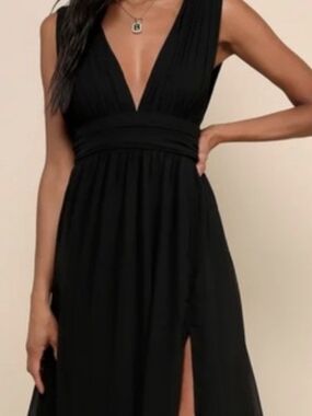 Lulu's Black One-Shoulder V-Neck Maxi Dress